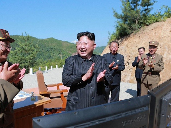 Triều Tiên dọa chiến tranh hạt nhân sau khi Mỹ tập ném bom ở Hàn Quốc ảnh 1