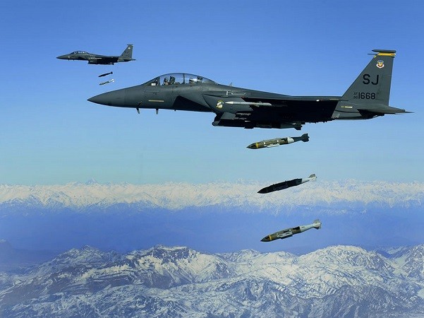 Mỹ sẵn sàng tăng cường không kích ở Afghanistan ảnh 1