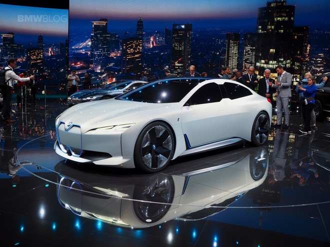 BMW tiết lộ 2 mẫu xe chạy điện iX3 và i4 ảnh 2