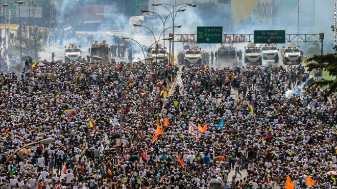 Hàng chục nghìn người tập trung biểu tình chống chính quyền Venezuela ảnh 1