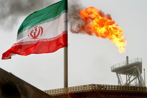 Mỹ tuyên bố trừng phạt mọi quốc gia mua dầu mỏ Iran ảnh 1