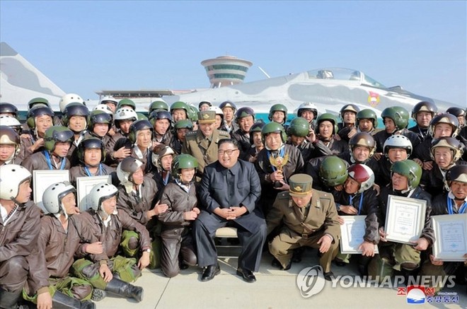 Chủ tịch Kim Jong-un kêu gọi Không quân Triều Tiên sẵn sàng chống lại kẻ thù ảnh 2