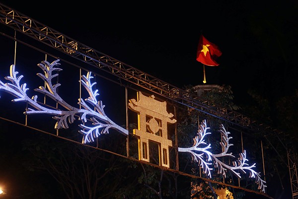 Không khí hân hoan chào đón năm mới 2016 trên khắp mọi miền Tổ quốc ảnh 4