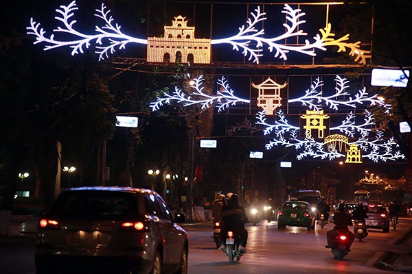 Không khí hân hoan chào đón năm mới 2016 trên khắp mọi miền Tổ quốc ảnh 3