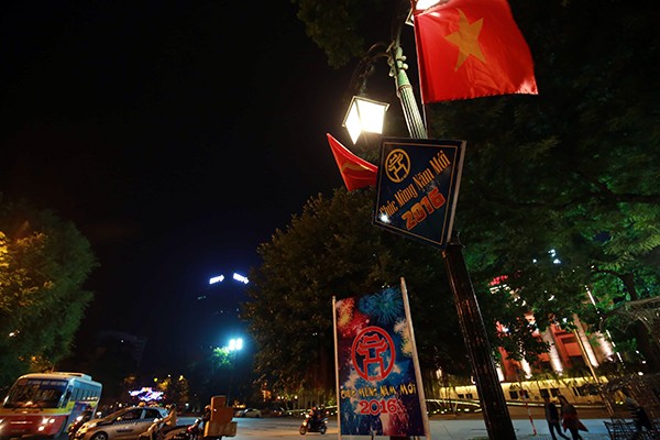 Không khí hân hoan chào đón năm mới 2016 trên khắp mọi miền Tổ quốc ảnh 5