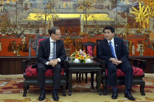 Chủ tịch UBND TP Hà Nội Nguyễn Đức Chung và Đại sứ Bruno Angele , Trưởng Phái đoàn Liên minh Châu Âu (EU) tại Việt Nam đã trao đổi nhiều lĩnh vực quan trọng