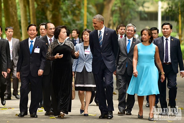 Nụ cười ấn tượng của Tổng thống Mỹ Obama tại Hà Nội ảnh 1