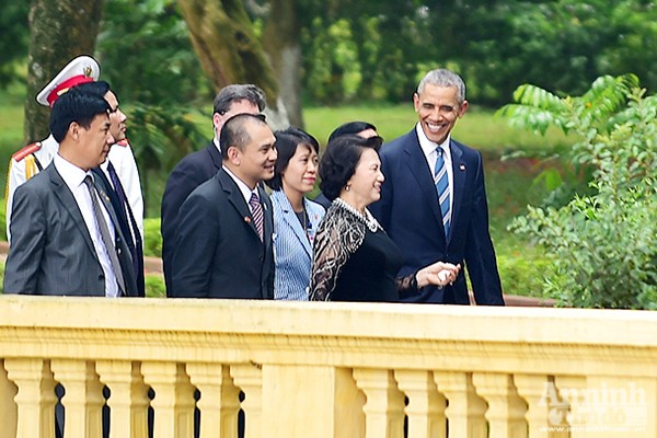 Nụ cười ấn tượng của Tổng thống Mỹ Obama tại Hà Nội ảnh 5