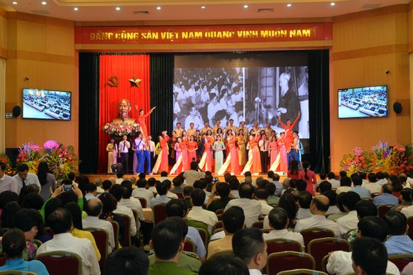 Mỗi người dân quận Hoàn Kiếm luôn là một đại sứ văn hóa cho Thủ đô ảnh 4