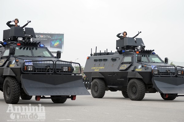 Cận cảnh những trang thiết bị "khủng" của Cảnh sát cơ động Hà Nội ảnh 12