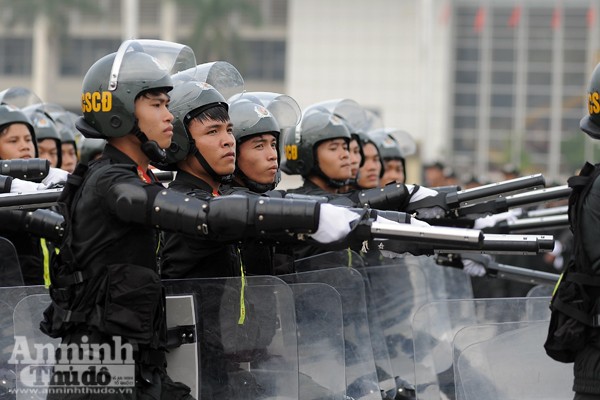 Cận cảnh những trang thiết bị "khủng" của Cảnh sát cơ động Hà Nội ảnh 6