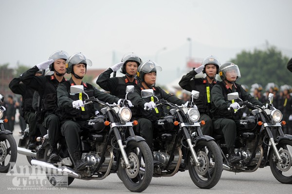 Cận cảnh những trang thiết bị "khủng" của Cảnh sát cơ động Hà Nội ảnh 8
