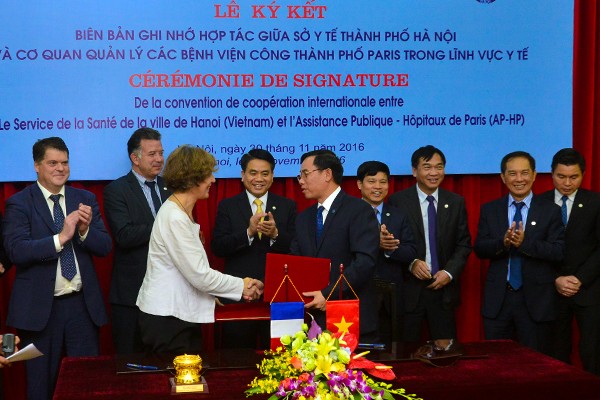 Ngành y tế Hà Nội và Paris ký kết biên bản ghi nhớ hợp tác ảnh 1