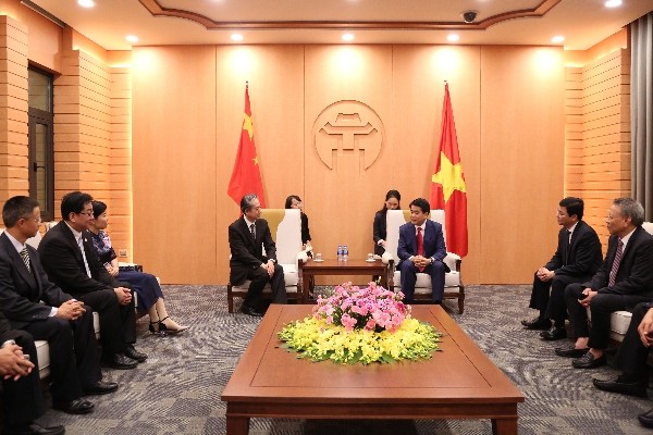Chủ tịch UBND TP Hà Nội tiếp tân Đại sứ Trung Quốc tại Việt Nam ảnh 1