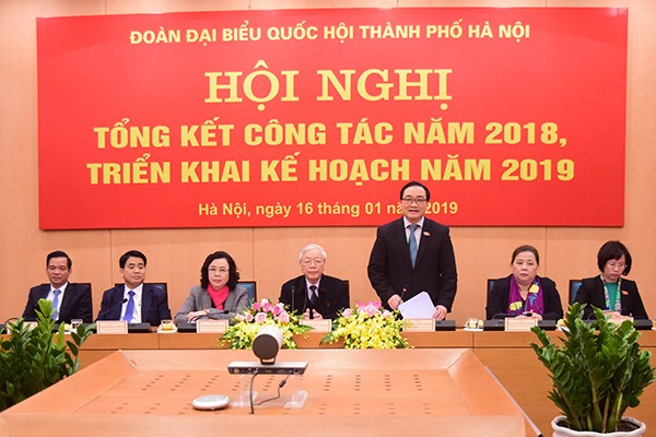Bí thư Thành ủy Hoàng Trung Hải, Trưởng đoàn Đại biểu Quốc hội TP Hà Nội phát biểu tại hội nghị