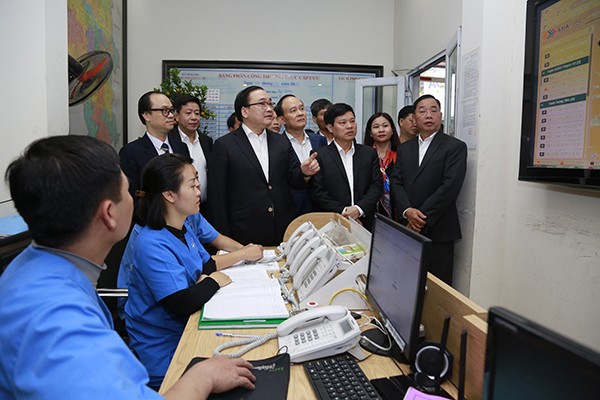 Bí thư Thành ủy Hoàng Trung Hải thăm hỏi, động viên các đơn vị ứng trực phục vụ nhân dân dịp Tết Canh Tý ảnh 1