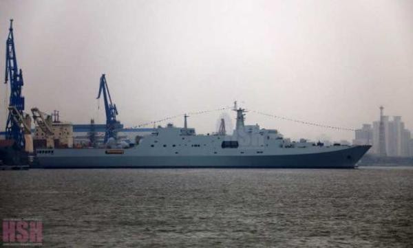 Trung Quốc cùng lúc hạ thủy 3 tàu chiến “cực khủng” ảnh 1