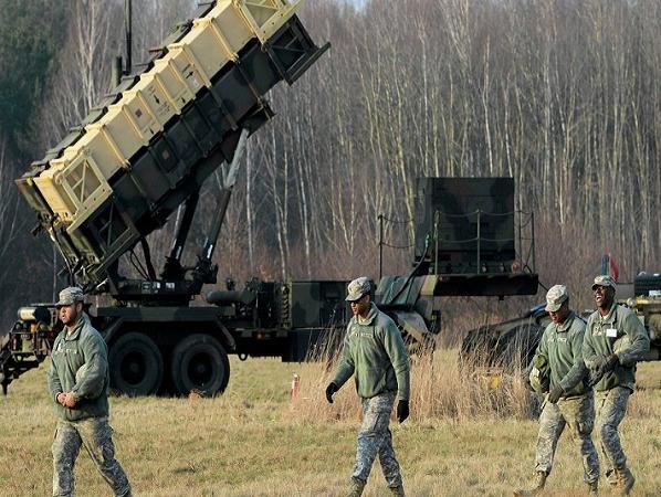 Lính Mỹ cùng hệ thống tên lửa phòng không Patriot triển khai tại Ba Lan