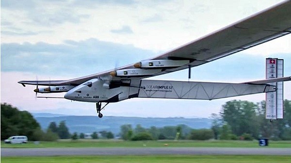 Máy bay năng lượng mặt trời Solar Impulse 2 bay 4000 dặm không nghỉ ảnh 3