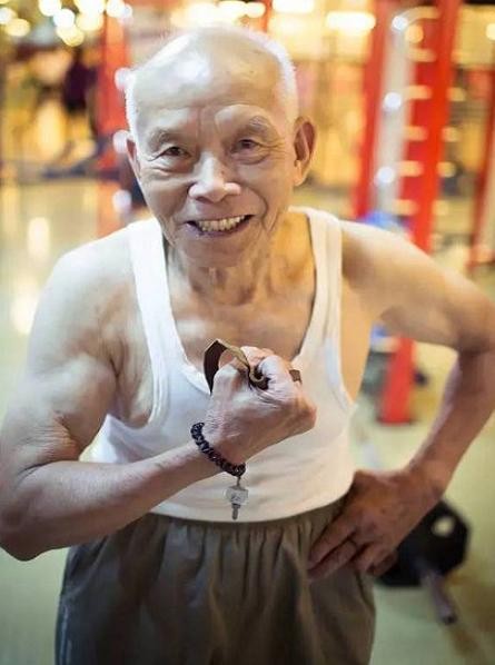 Trung Quốc: Cụ ông 93 tuổi "nghiện" tập thể hình, cơ bắp như thanh niên ảnh 2