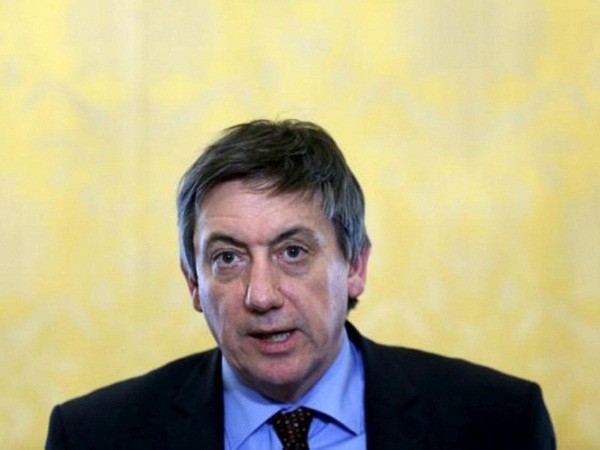 Bộ trưởng Nội vụ Bỉ đệ đơn từ chức sau loạt vụ tấn công khủng bố ảnh 1