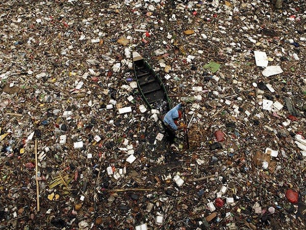 Thương xót sông, biển khi nó đang bị biến thành hố rác khổng lồ ảnh 1