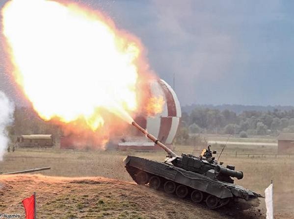 Video ấn tượng: Dàn xe tăng Nga thể hiện uy lực mạnh mẽ ảnh 1