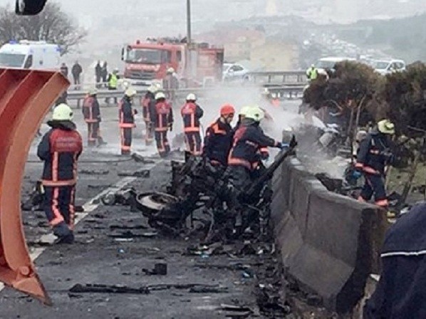 Máy bay đâm trúng tháp truyền hình ở Thổ Nhĩ Kỳ, 5 người thiệt mạng ảnh 1