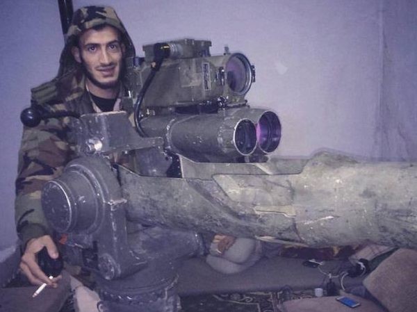 Hay'at Tahrir Al-Sham bắt giữ người chuyên vận hành hành tên lửa TOW của FSA ảnh 1