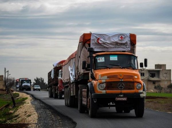 Đoàn xe cứu trợ nhân đạo đầu tiên đến "chảo lửa" Afrin ở Syria ảnh 1