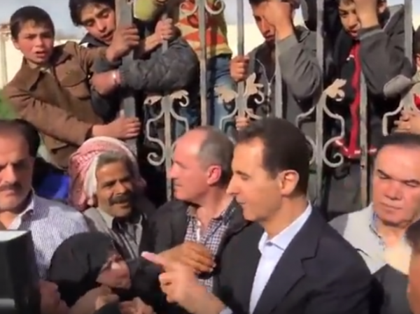 Tổng thống Syria al-Assad bất ngờ đi thăm người dân ở Đông Ghouta ảnh 1