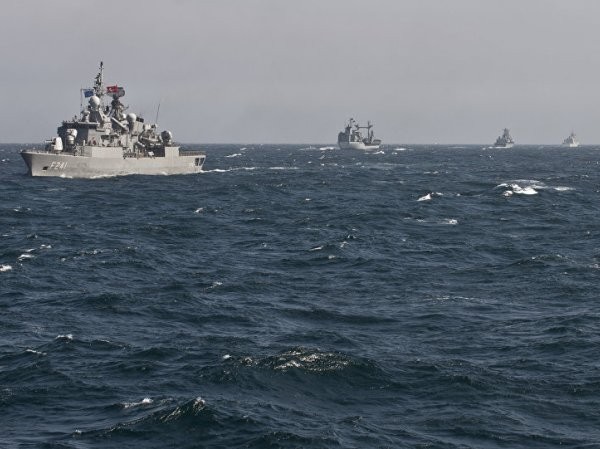 Các tàu hải quân Nga theo sát tàu chiến NATO ở Biển Đen ảnh 1