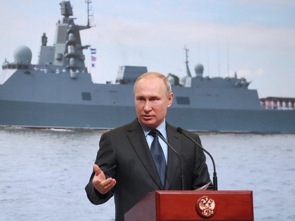 Tổng thống Putin tham dự lễ hạ thủy hai tàu khu trục ở miền bắc nước Nga ảnh 1