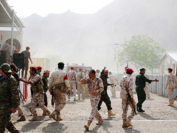 Houthis dội bom trúng cuộc diễu hành ở Yemen, hàng chục binh sĩ thiệt mạng ảnh 1