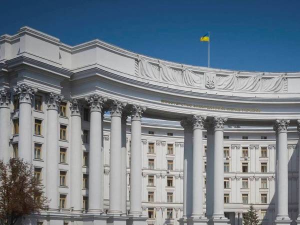 Ukraine phản đối chuyến thăm của nghị sĩ Nga tới Donbass ảnh 1