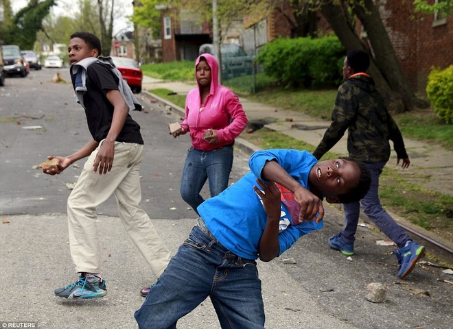 Baltimore (Mỹ) bạo động sau cái chết mới nhất của thanh niên da đen ảnh 9