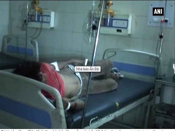 Nhà báo Ấn Độ bị hành hung, kéo lê bằng xe máy trên đường phố ảnh 1