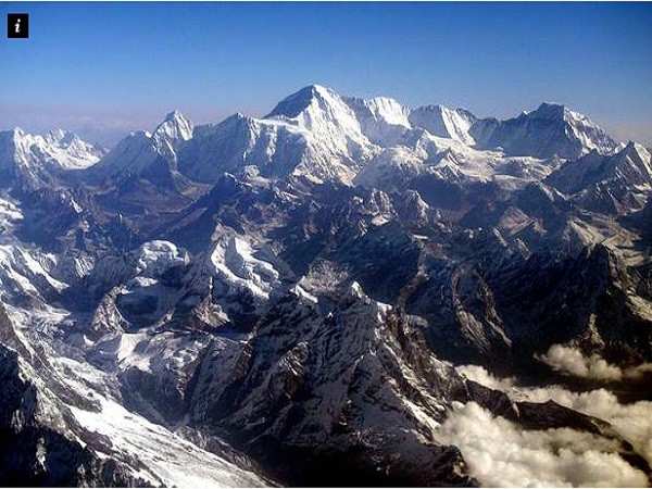 Đỉnh Everest chuyển hướng sau động đất ở Nepal ảnh 1