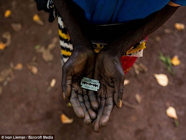Niềm tin mù quáng vào tục lệ cắt xén bộ phận sinh dục nữ ở châu Phi ảnh 3