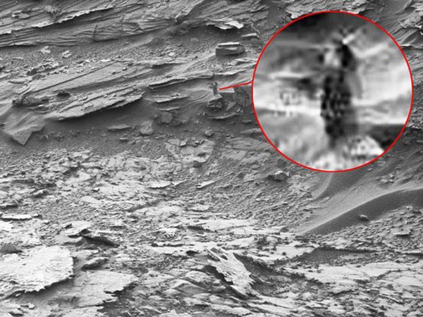 NASA tiết lộ bức ảnh "phụ nữ áo đen bí ẩn" trên sao Hỏa ảnh 1