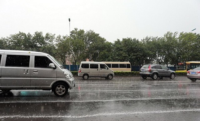 Giải đáp nghi vấn "mưa bọt trắng" bí ẩn ở Thiên Tân sau vụ nổ ảnh 4