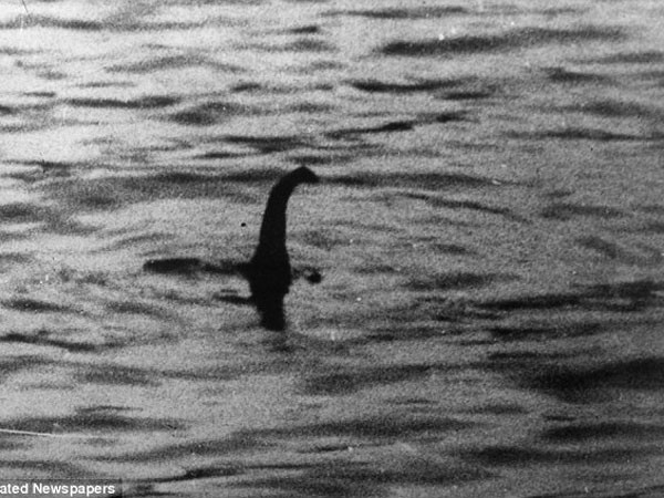 Nữ hoàng Anh muốn đặt tên quái vật hồ Loch Ness sau tên mình ảnh 2
