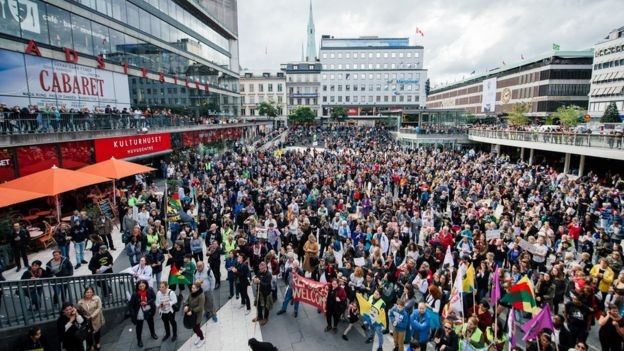 Châu Âu dậy "sóng ngầm", biểu tình "hai phe" vì khủng hoảng di cư ảnh 1