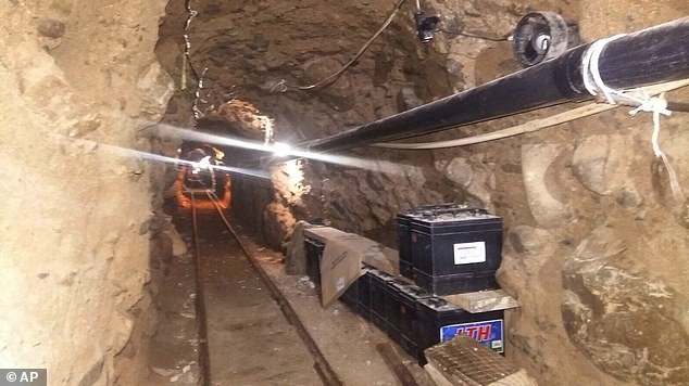 Phát hiện đường hầm bí mật chứa 10 tấn cần sa trên biên giới Mexico - Mỹ ảnh 4