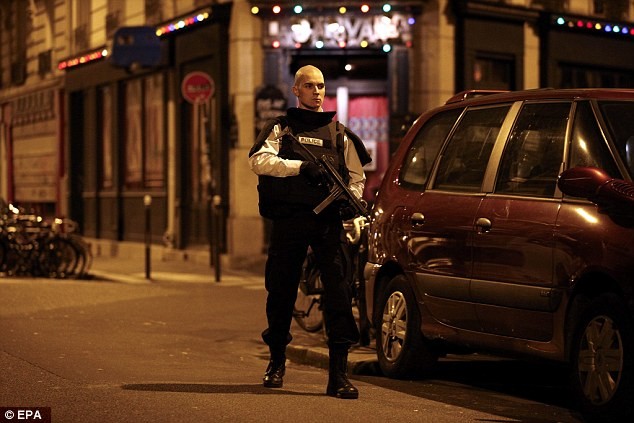 Vụ khủng bố kinh hoàng ở Paris: Thoát chết trong gang tấc nhờ điện thoại di động ảnh 7