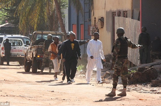 Tấn công khủng bố ở Mali: Đã giải thoát 87 con tin, nghi vấn dồn vào Al-Qaeda ảnh 6