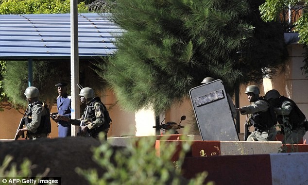 Tấn công khủng bố ở Mali: Đã giải thoát 87 con tin, nghi vấn dồn vào Al-Qaeda ảnh 3