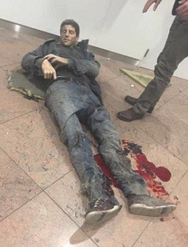 Nhân chứng vụ khủng bố tại Bỉ: "Tôi thấy những mảnh thi thể bắn tung tóe" ảnh 6