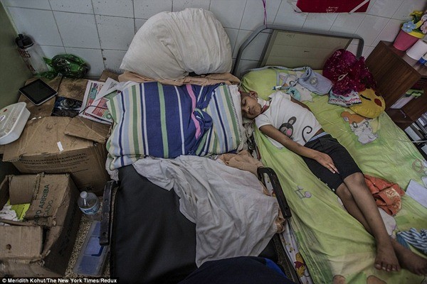 Chỉ trong một ngày, tại bệnh viện Luis Razetti đã có 7 đứa trẻ qua đời vì không có bình oxy