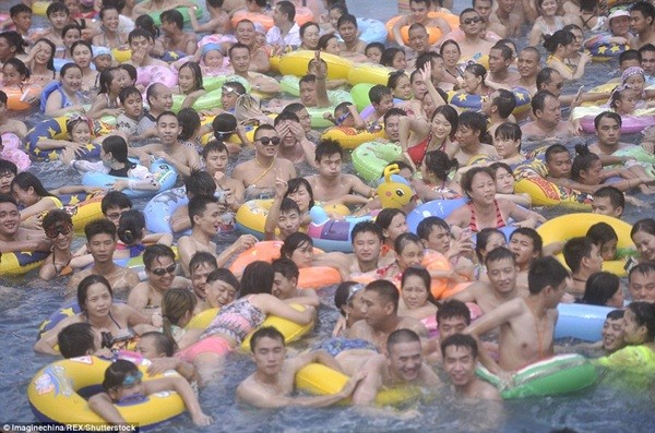 Ngạt thở với những "hồ bơi bánh bao" ở Trung Quốc ảnh 12
